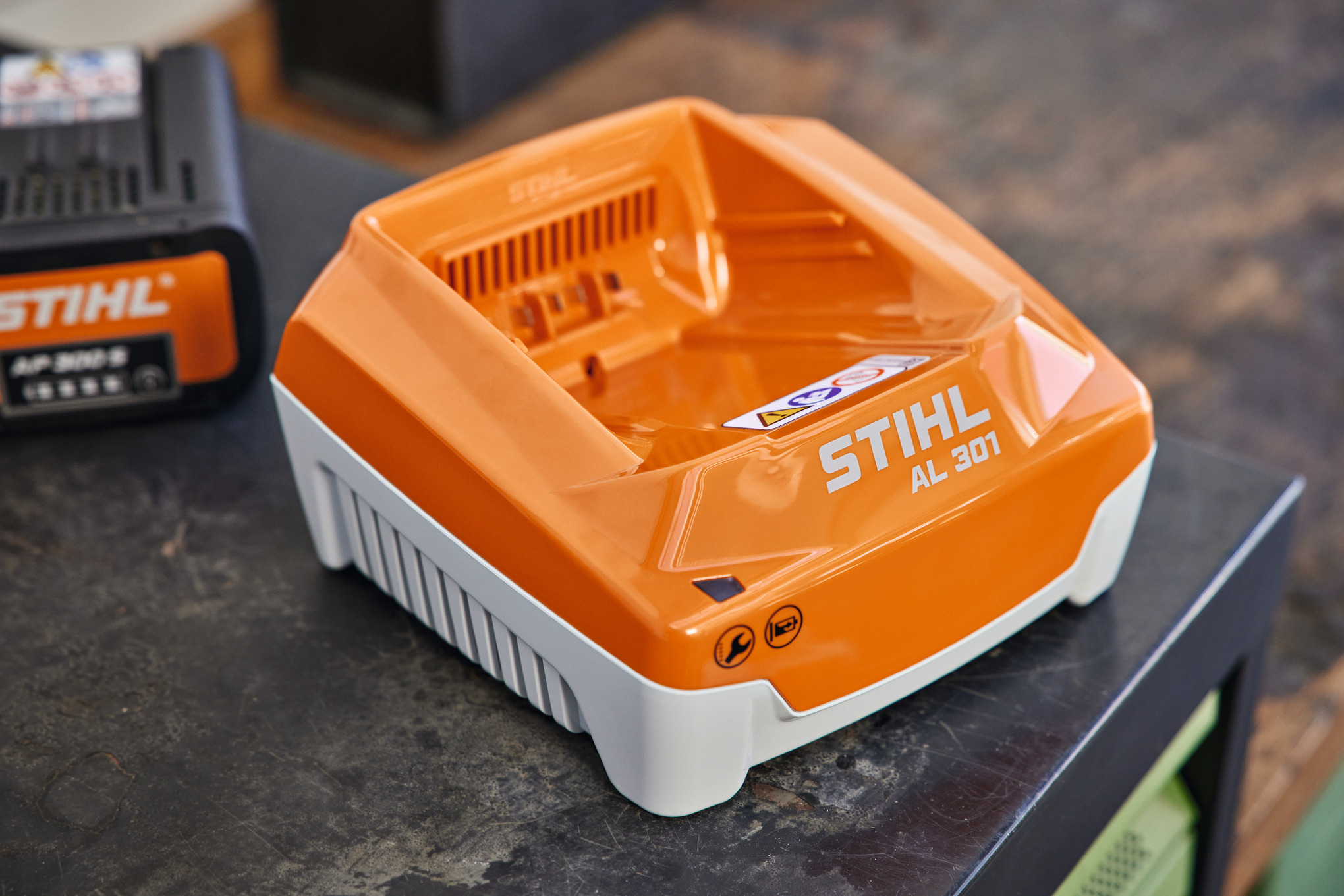 AL 301 charger