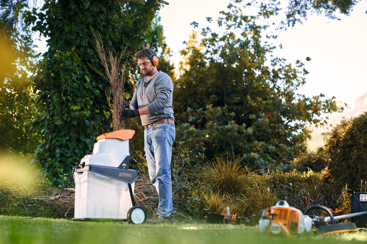 Man chops branches in garden with STIHL GHE 140