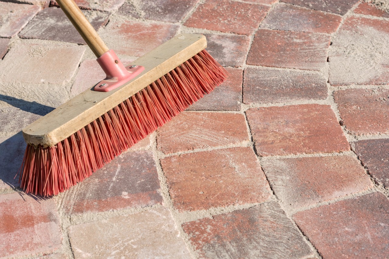 After cleaning the paving stones, you can use a broom to refill the cavities in the joints